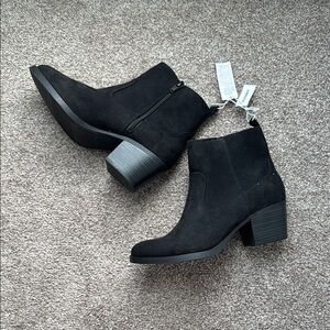 Old Navy Black Ankle Boots with Classic Design